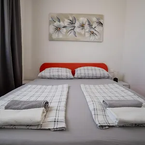 apartments-pavic-vir.hotelinzadar.com/